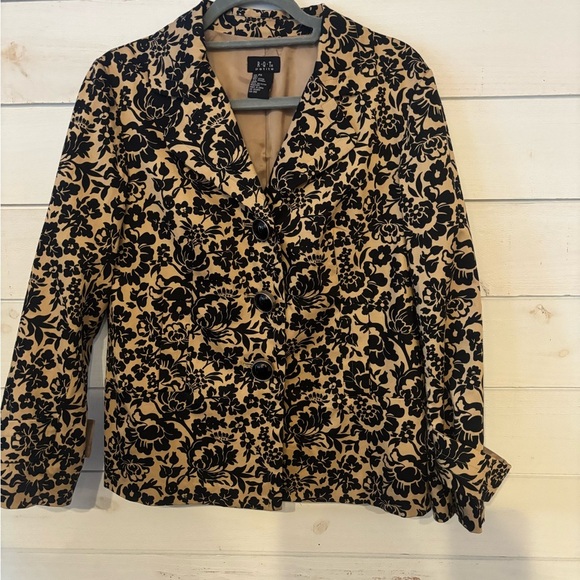 RQT Petite Women's Black and Tan Floral Blazer Jacket - Picture 4 of 11